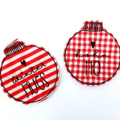 Christbaumkugeln aus Stoff im 4er Set, Geschenkanhänger bestickt Baumschmuck