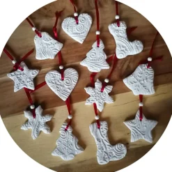 Discount Christbaumschmuck 12 Anhänger Weihnachten | weiß rot | 5 -5,5 cm Geschenkeanhänger