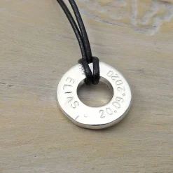 Outlet Cooler Anhänger in Silber "Stamped Wheel S", personalisierbares Geschenk zur Kommunion, Konfirmation, Firmung Schmuck