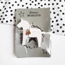Weihnachtsgeschenke|Ideenglück Dalapferd I Mitbringsel I Weihnachten I kleine Geschenke I Raysin I Verpackt I weißes Gießpulver I Reliefgießpulver