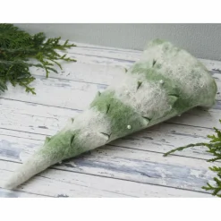 Deko Filz Tannenbaum aus dem Naturmaterial Wolle in Handarbeit gefilzt; Weihnachtsdeko