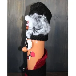 Dekofigur GRAF PIPISTRELLO Vampir Halloweenwichtel Upcyclingfigur aus einer Weinflasche mit handgestrickten Accesoires Deko Halloween