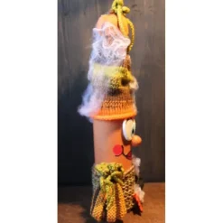 Deko Halloween|Susanne Hiebl...die etwas andere Art! Dekofigur LILLY Halloweenwichtel Upcyclingfigur aus einer Weinflasche mit handgestrickten Accesoires Halloweendeko