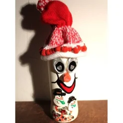 Weihnachtsdeko|Susanne Hiebl...die etwas andere Art! Dekofigur SCHNEEMANNWICHTEL Weihnachtswichtel witzige Upcyclingfigur aus Weinflasche m. handgestricktem Mützchen