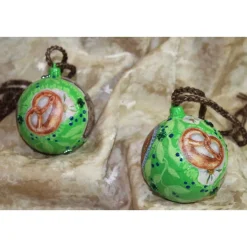 Accessoires|Susanne Hiebl...die etwas andere Art! Dekokugeln 2er Set WIESNGAUDI Acrylmalerei auf Kunststoffkugel Serviettentechnik Hängedeko Kugeln Oktoberfestdeko