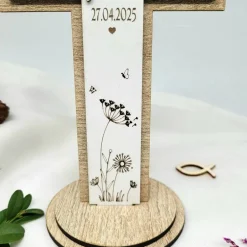 Dekoration|Funnybake Dekoratives Holzkreuz zur Kommunion personalisiert mit Name und Datum .Fisch kreuz florales Muster Holz Standfuß