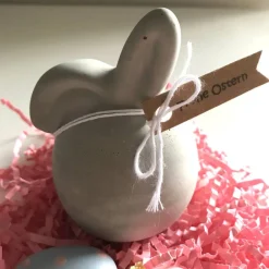 Discount Dicke Osterhasen aus Beton, grau, Ei mit Ohren, Knickohrhase ca. 11 cm Osterhasen