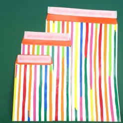 Drei bunt gestreifte Papier Flachbeutel in 3 Größen Geschenkverpackungen