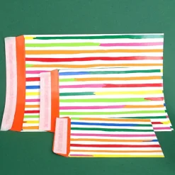 Drei bunt gestreifte Papier Flachbeutel in 3 Größen Geschenkverpackungen