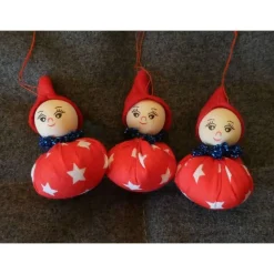 Clearance Drei genähte Wichtel mit Filzhut - rot-weiß Baumschmuck