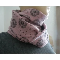 Accessoires|Marja's bunte Maschen Dreiecktuch  / Musselin Double Gauze / Altrosa mit schwarzen Pusteblumen / Schaltuch / Halstuch/ Wickelschal/ Loop
