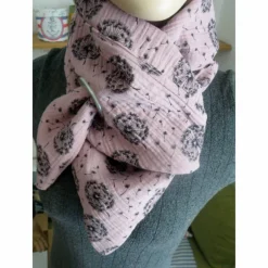 Accessoires|Marja's bunte Maschen Dreiecktuch  / Musselin Double Gauze / Altrosa mit schwarzen Pusteblumen / Schaltuch / Halstuch/ Wickelschal/ Loop