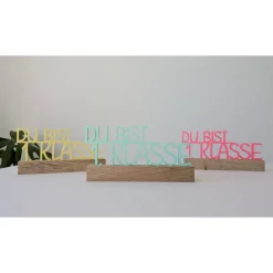 Outlet „DU BIST 1. KLASSE“ Aufsteller aus dem 3D-Druck mit Eichenholz-Sockel – Deko zur Einschulung oder Geschenk Kinder Einschulung