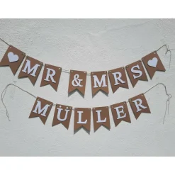 Hochzeitsgirlanden|TiJaPapierDeko Elegante Girlande zur Hochzeit.  Mr & Mrs Schriftzug in Beige und Weiß.  Auf Wunsch personalisiert mit Namen.