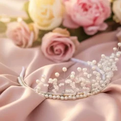 Online Elegante Perlenkrone White Grace – Handgefertigte Braut-Tiara in Silber & Weiß Brautschmuck