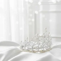 Online Elegante Perlenkrone White Grace – Handgefertigte Braut-Tiara in Silber & Weiß Brautschmuck