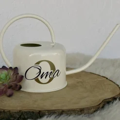 Sale Emaillierte Gießkanne naturweiß mit Aufschrift Oma – personalisierte Kakteenkanne für Zimmerpflanzen, Geschenke