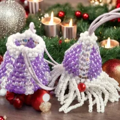 Baumschmuck|Hedisos Selfmade Entdecken Sie 7 cm große Weihnachtswichtel mit befüllbarem Anhänger in violett für einzigartige Geschenke