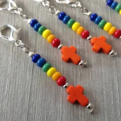 Best 5er-Set farbenfrohe Gastgeschenke mit Howlithkreuz – Mitbringsel & Mitgebsel Charms Gastgeschenke