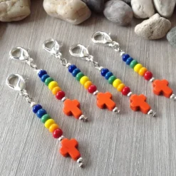 Best 5er-Set farbenfrohe Gastgeschenke mit Howlithkreuz – Mitbringsel & Mitgebsel Charms Gastgeschenke