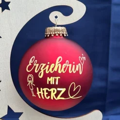 Baumschmuck Personalisierbar|HerzschlagDesign Erzieherin mit Herz - Personalisierte Weihnachtskugel mit Lasergravur