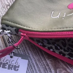 Sale Erzieherin mit Herz Federmäppchen grün Kunstleder als Abschiedsgeschenk mit Leo Kinder Federmäppchen