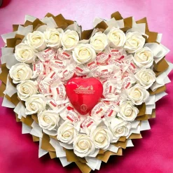 Sale Essbarer Blumenstrauß - Raffaello Lindt von Herzen und weißen Seifenrosen Geschenke
