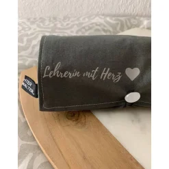 Federmäppchen|Tochter von Walter Federmäppchen grau personalisiert Schule Stiftemäppchen mit Gummiband, Geschenk Studentin Lehrerin Schülerin