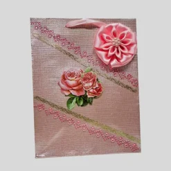 Online Feminine Geschenktasche mit 3D Blumenmotiv in Rosa Geschenkverpackungen