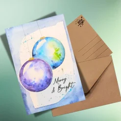 Sale Festliche Weihnachtskarte „Merry & Bright“ mit Christbaumkugeln –  Postkarte oder Klappkarte auf Kraftpapier Weihnachtskarten