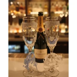 Frosted Hearts Hochzeitsgläser Set – Handverziert mit Strass, Herzen & Perlen – Geschenk zur Hochzeit & Verlobung Hochzeitsdeko