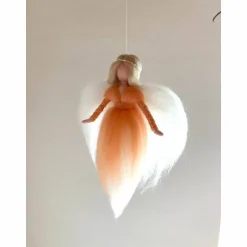 Best gefilzter zarter Engel aus Märchenwolle, Filzengel, gefilzter Engel, Apricot, Filzfigur, Jahreszeitentisch Weihnachtsdeko