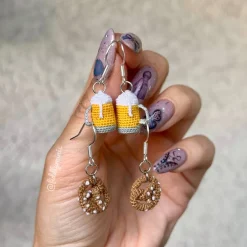 Accessoires|FiddlyMinis Gehäkelter Mini Bierkrug/Brezel (microcrochet)
