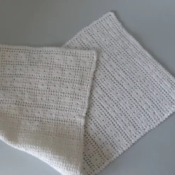 Sale Gehäkelter Tischläufer wollweiß rechteckig – Handarbeit Tischdeko für schön gedeckten Tisch, 55 x 23 cm Tischdekoration