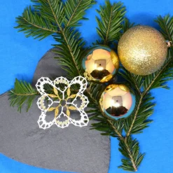 Baumschmuck|Kloeppel-Liebe geklöppelter Ornament weiß-gold