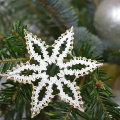 Baumschmuck|Kloeppel-Liebe Geklöppelter Stern 2 weiß-gold – Handarbeit, 8 cm, filigraner Christbaumschmuck