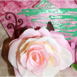 Kunst|Susanne Hiebl...die etwas andere Art! Geldgeschenk Collage mit Fahrrad ROSENHERZ, abstrakt gestaltet auf einem herzförmigen Bambusbrett mit künstlichen Rosen