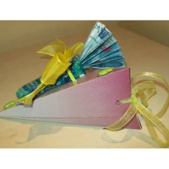 Discount Geldgeschenk Konfirmation: Dreieckschachtel mit Socke & Schlüsselanhänger – Originelle Geschenkverpackung Geldgeschenke