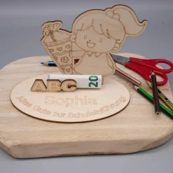Einschulung|SandavDesigns Geldgeschenk Mädchen mit Zuckertüte - aus Holz personalisiert