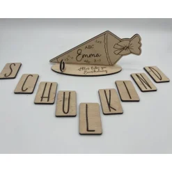 Einschulung|UnikArt-Studio Geldgeschenk zur Einschulung aus Holz, Schultüte mit Wunschname, individueller Aufsteller, alternative Geschenkidee zur