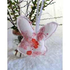 Sale Genähter Osterhase für den Osterstrauß mit aufgenähtem Blumenmuster – Upcycling & Handarbeit Osterhasen