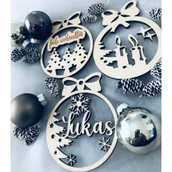 Best Geschenkanhänger,Christbaumanhänger, Christbaumschmuck, Weihnachtsanhänger aus Holz im 4-er Set, verschiedene Farben Baumschmuck Personalisierbar