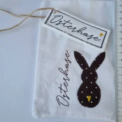 Geschenkverpackungen|he-ART by helen hesse Geschenkesäckchen mit passendem Label für Ostern - OSTERHASE - in braun mit weißen Pünktchen von