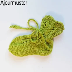 Best Geschenkschachtel - Willkommen im Leben - mit gestrickten Baby-Söckchen und Glückwunschkarte Krönchen mit Wunschtext Geldgeschenke