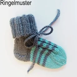 Best Geschenkschachtel - Willkommen im Leben - mit gestrickten Baby-Söckchen und Glückwunschkarte Krönchen mit Wunschtext Geldgeschenke