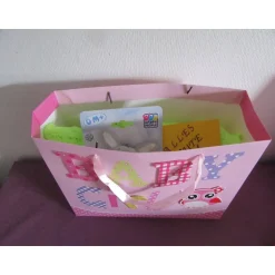 Geschenkset - Babydecke mit Spielzeug und Karte Geschenke