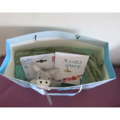 Geschenkset - Babydecke mit Spielzeug und Karte Geschenke