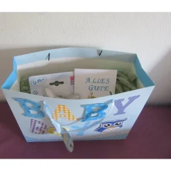 Geschenkset - Babydecke mit Spielzeug und Karte Geschenke
