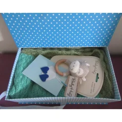 Geschenkset - Babydecke mit Spielzeug und Karte Geschenke