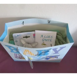 Geschenkset - Babydecke mit Spielzeug und Karte Geschenke